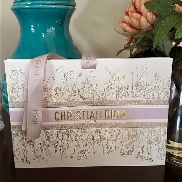 New Limited Edition Dior gifting bundle large wallet box, gift bag with ribbon - Picture 5 of 12